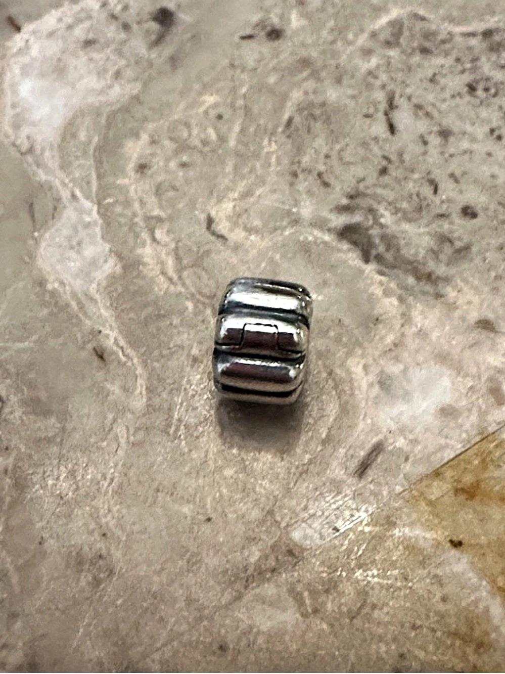 Pandora Ribbed Clip Charm - Picture 2 of 5